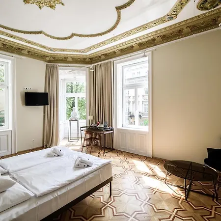 Home Hotel 4*