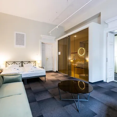 Home Hotel Aparthotel 4*