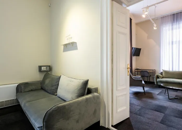 Home Aparthotel Апарт-отель Краков