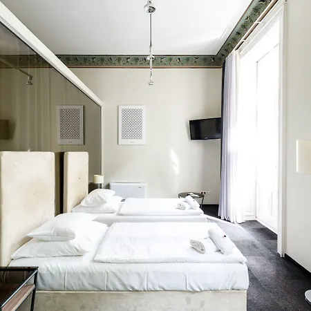 Home Aparthotel 4*