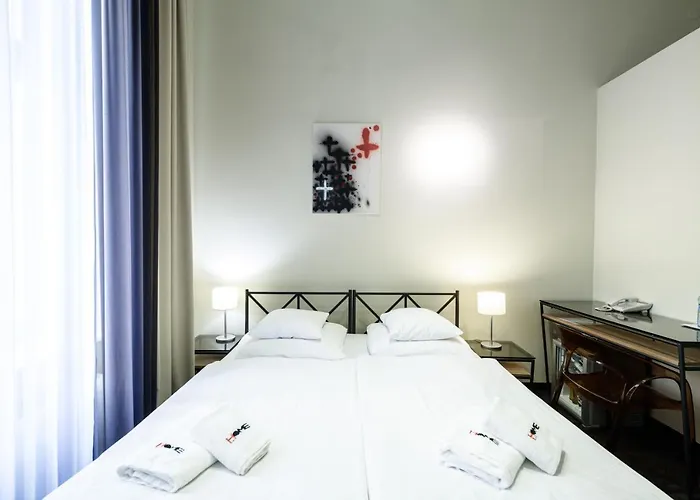 Home Hotel Aparthotel